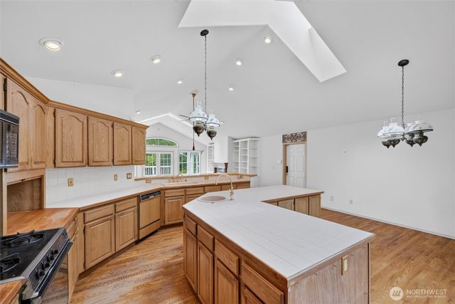 200 Lilac Drive, Mount Vernon, WA 98273