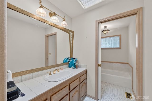 200 Lilac Drive, Mount Vernon, WA 98273