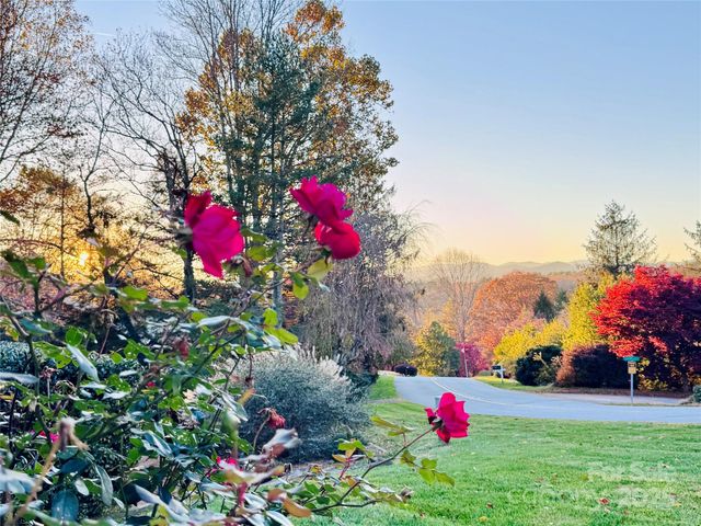 168 Mountain Valley Drive, Hendersonville, NC 28739