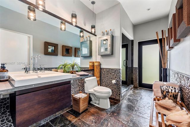 3444 NE 167th St, North Miami Beach, FL 33160