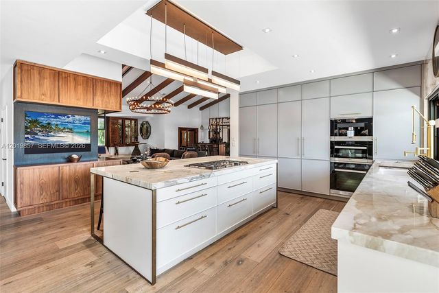 3444 NE 167th St, North Miami Beach, FL 33160
