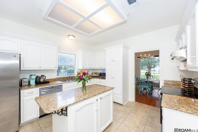 407 Gleason St, Brusly, LA 70719