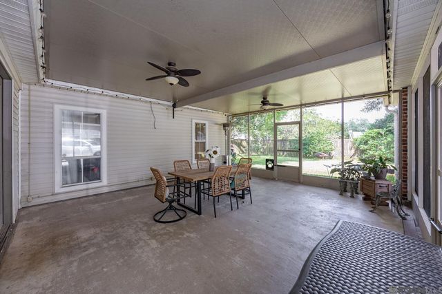 407 Gleason St, Brusly, LA 70719