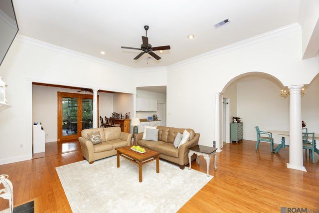 407 Gleason St, Brusly, LA 70719