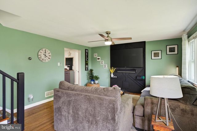 83 HAWTHORNE AVE, Gilbertsville, PA 19525