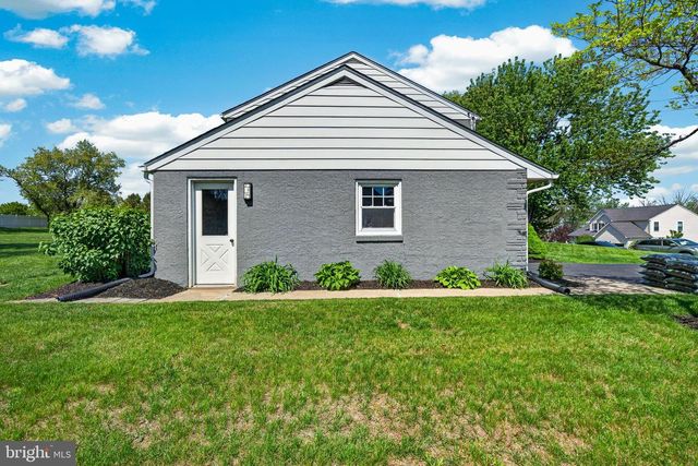 83 HAWTHORNE AVE, Gilbertsville, PA 19525