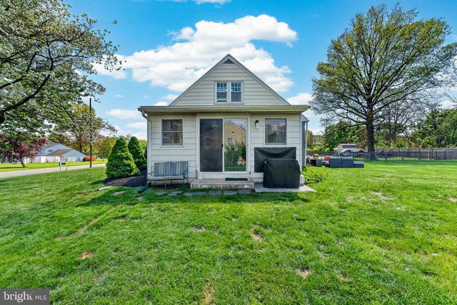 83 HAWTHORNE AVE, Gilbertsville, PA 19525
