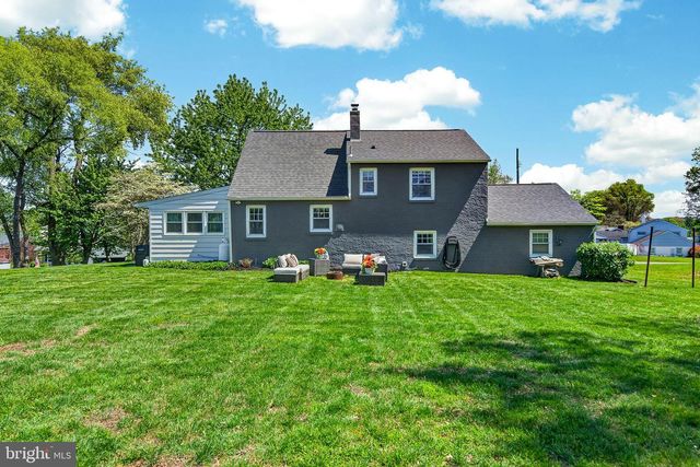 83 HAWTHORNE AVE, Gilbertsville, PA 19525