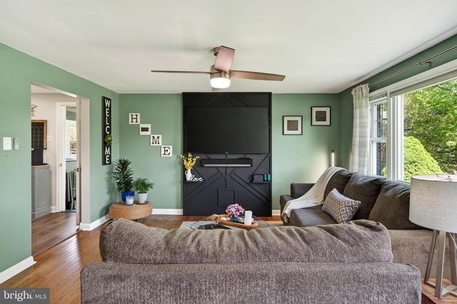 83 HAWTHORNE AVE, Gilbertsville, PA 19525