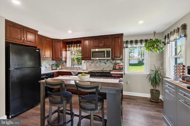 83 HAWTHORNE AVE, Gilbertsville, PA 19525