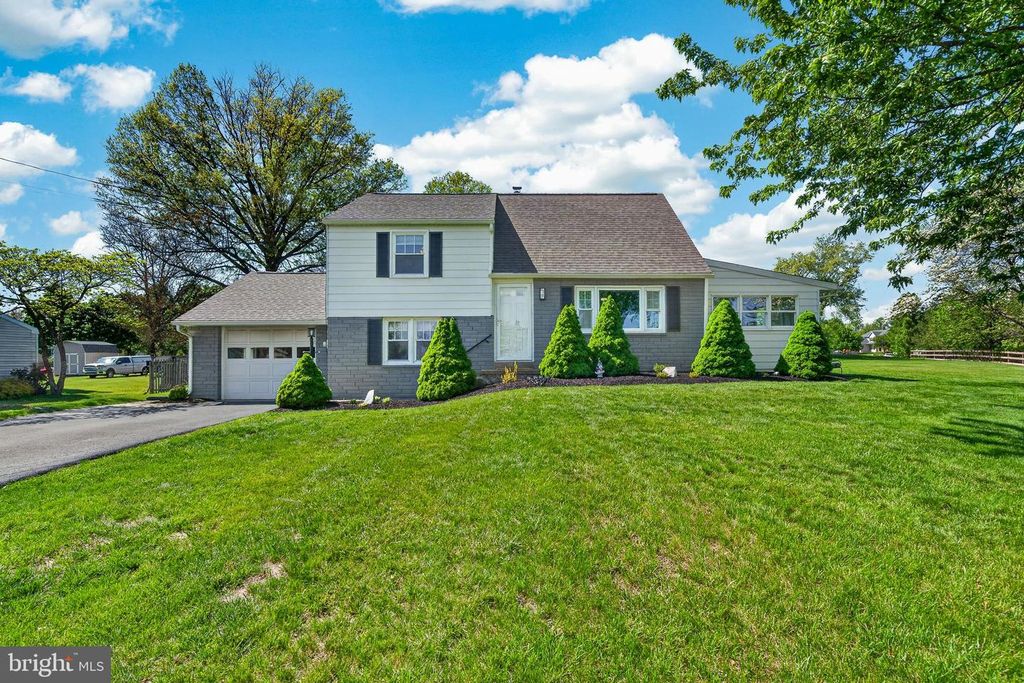 83 HAWTHORNE AVE, Gilbertsville, PA 19525