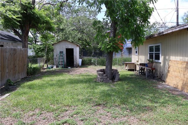 2217 Roslyn St, Corpus Christi, TX 78416