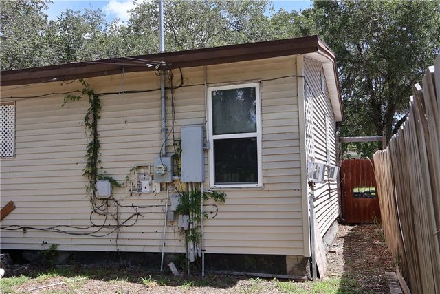 2217 Roslyn St, Corpus Christi, TX 78416