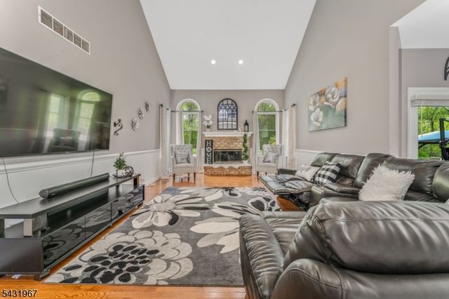 26 Alpaugh Dr, Bethlehem Twp., NJ 08802