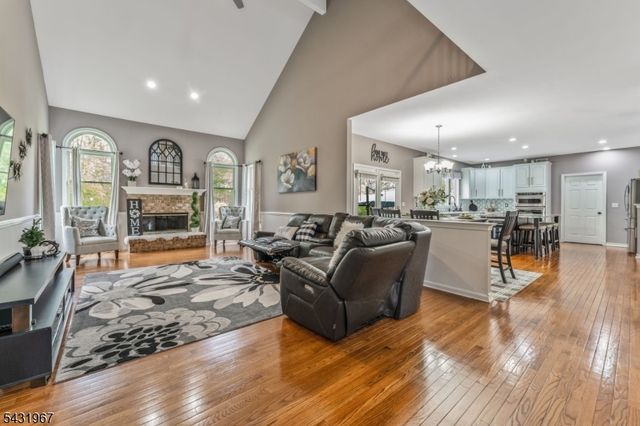 26 Alpaugh Dr, Bethlehem Twp., NJ 08802