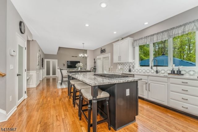 26 Alpaugh Dr, Bethlehem Twp., NJ 08802