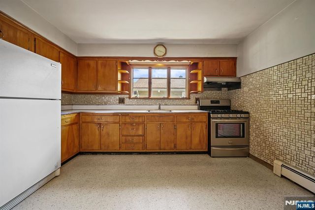 304 Gilbert Avenue, Elmwood Park, NJ 07407