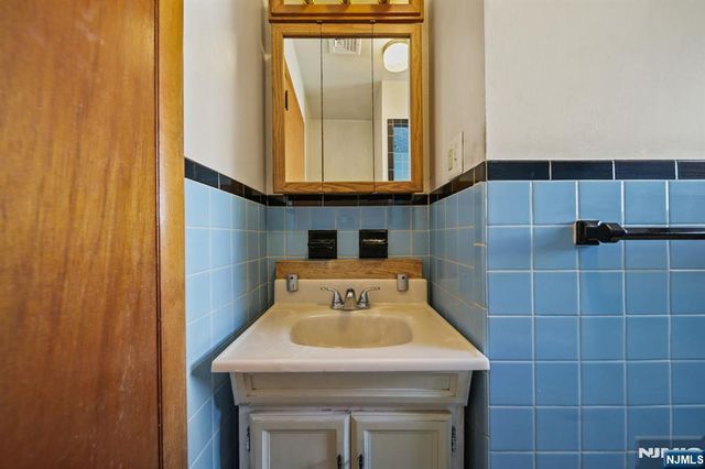 304 Gilbert Avenue, Elmwood Park, NJ 07407