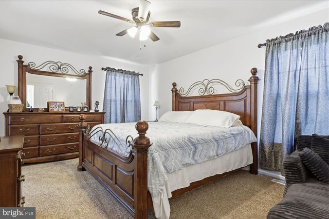 1 GRIMLEY RD, Schwenksville, PA 19473