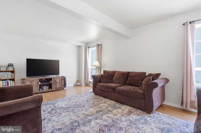 1 GRIMLEY RD, Schwenksville, PA 19473