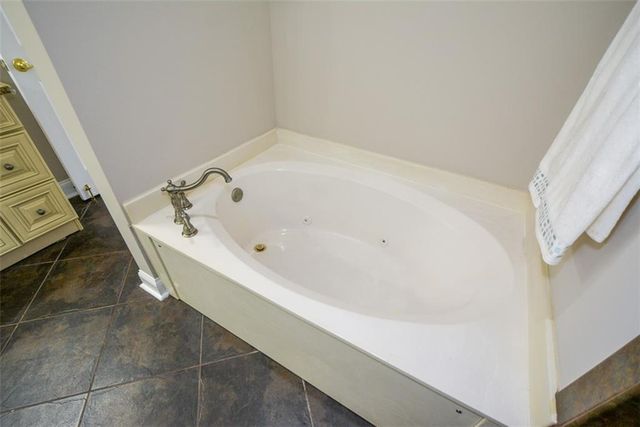 1000 Sterling Court, Roswell, GA 30075