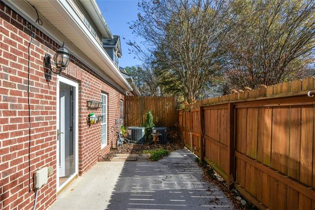 1000 Sterling Court, Roswell, GA 30075