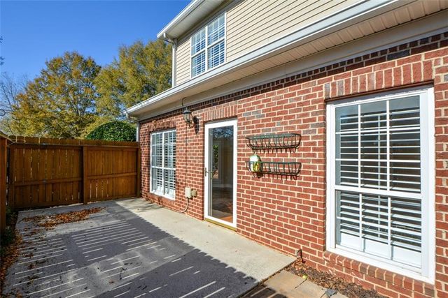 1000 Sterling Court, Roswell, GA 30075