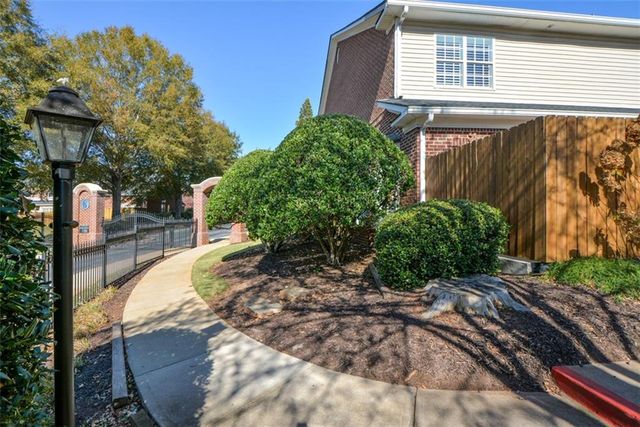 1000 Sterling Court, Roswell, GA 30075