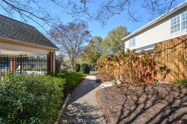 1000 Sterling Court, Roswell, GA 30075