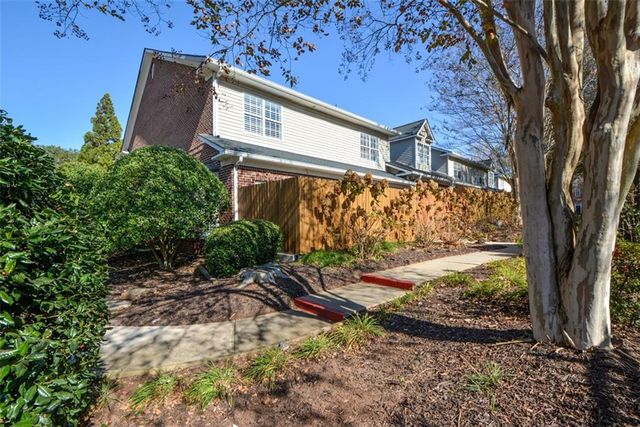 1000 Sterling Court, Roswell, GA 30075