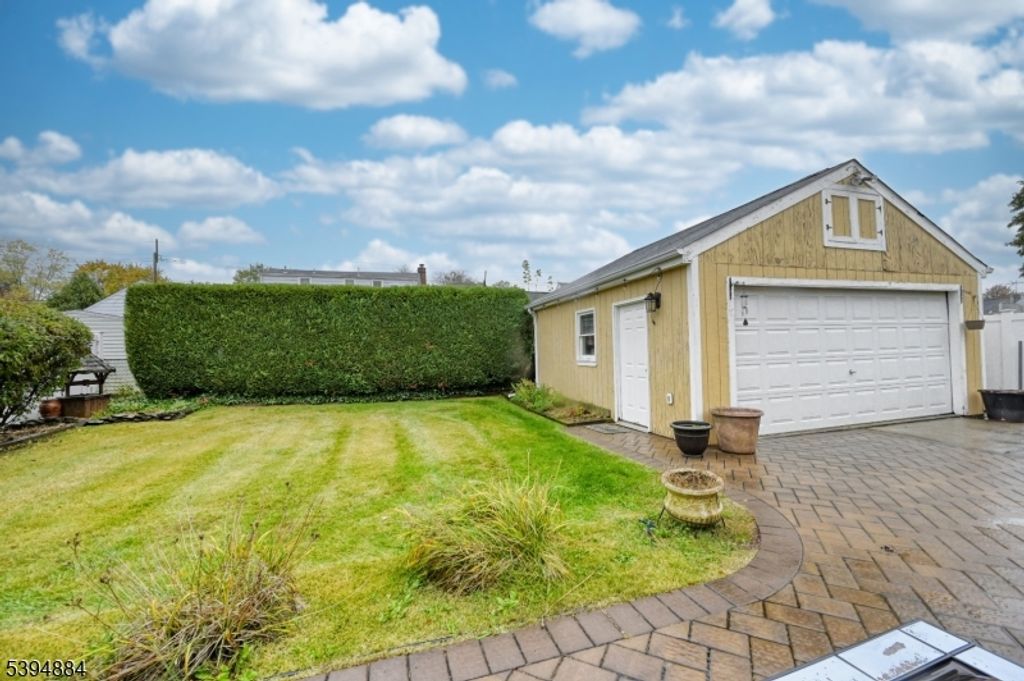 3313 Banta Rd, South Plainfield Boro, NJ 07080