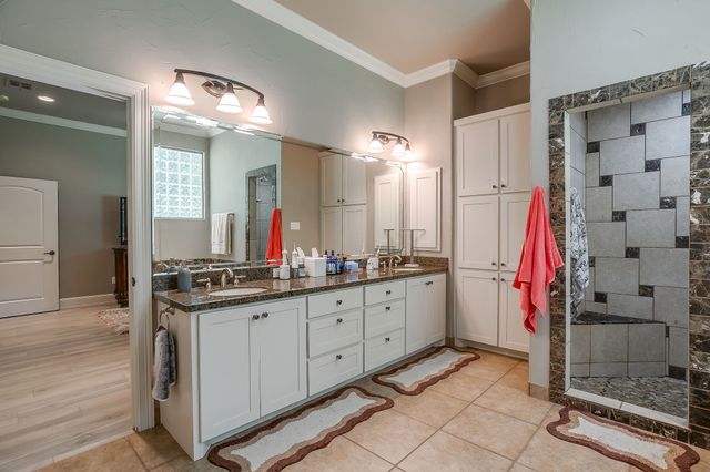 7406 Hampton Drive, Granbury, TX 76049