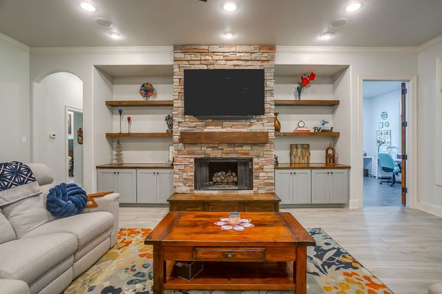 7406 Hampton Drive, Granbury, TX 76049