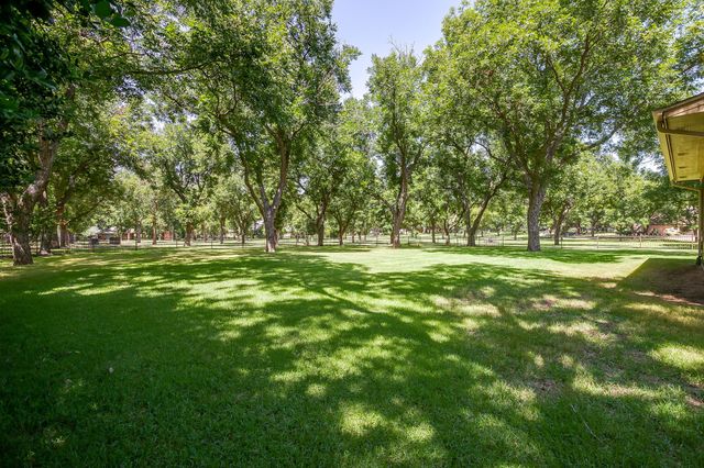 7406 Hampton Drive, Granbury, TX 76049