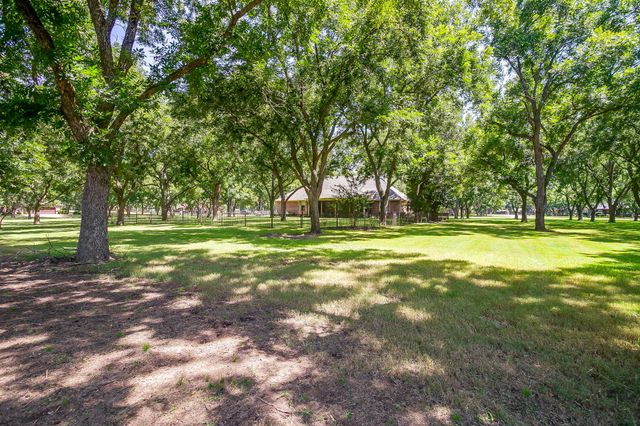 7406 Hampton Drive, Granbury, TX 76049