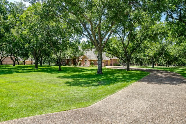7406 Hampton Drive, Granbury, TX 76049