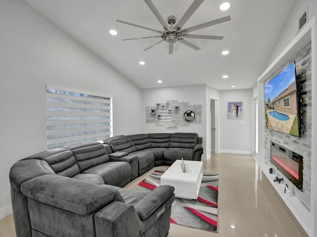 4950 NW 85th Terrace, Lauderhill, FL 33351