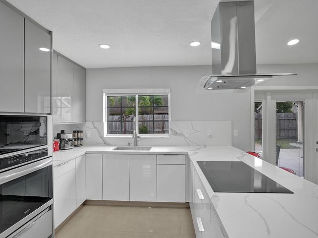 4950 NW 85th Terrace, Lauderhill, FL 33351