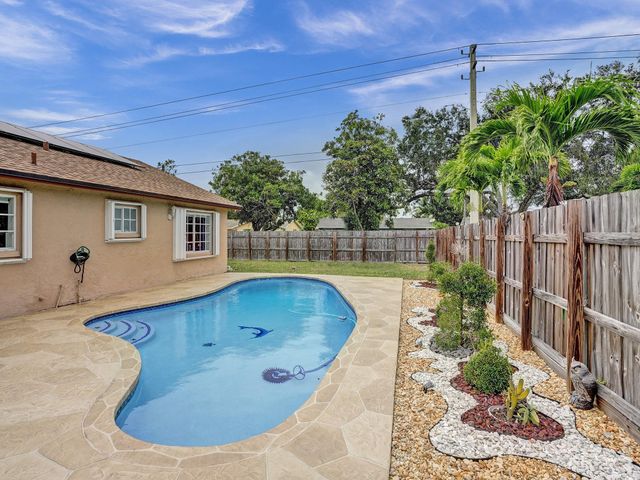 4950 NW 85th Terrace, Lauderhill, FL 33351