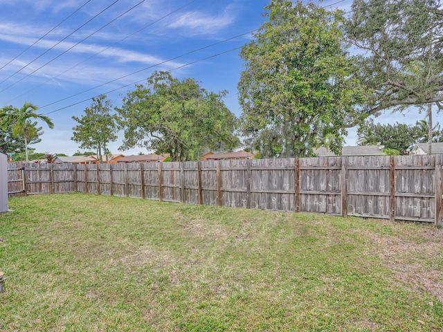 4950 NW 85th Terrace, Lauderhill, FL 33351