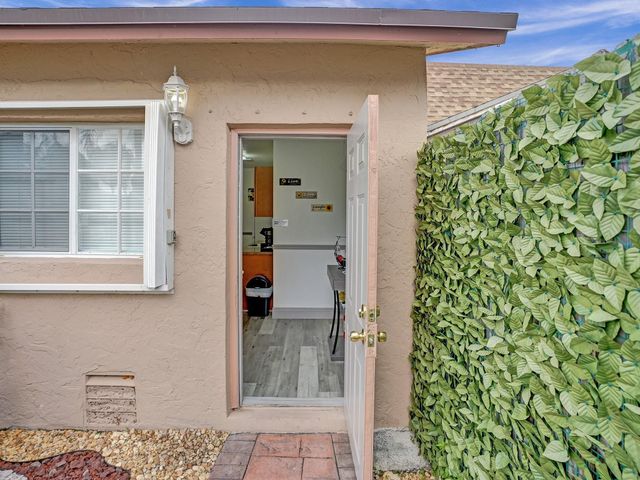4950 NW 85th Terrace, Lauderhill, FL 33351