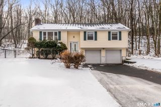 26 Appleblossom Lane, Newtown, CT 06470