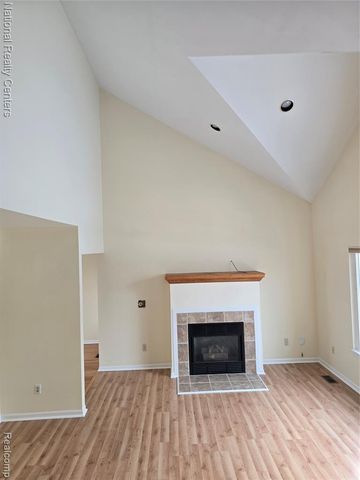 2727 Riverside Drive, Waterford, MI 48329