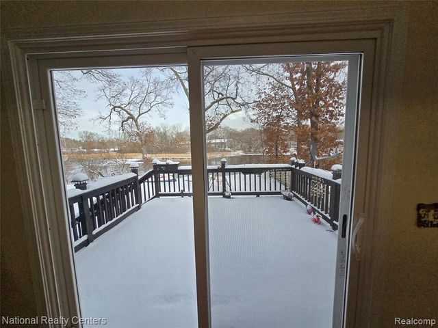 2727 Riverside Drive, Waterford, MI 48329