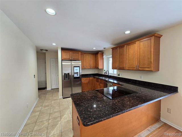 2727 Riverside Drive, Waterford, MI 48329