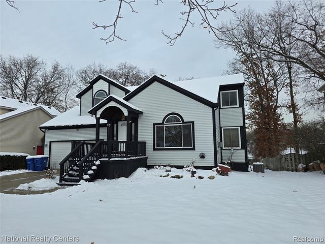 2727 Riverside Drive, Waterford, MI 48329