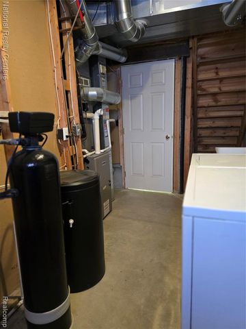 2727 Riverside Drive, Waterford, MI 48329