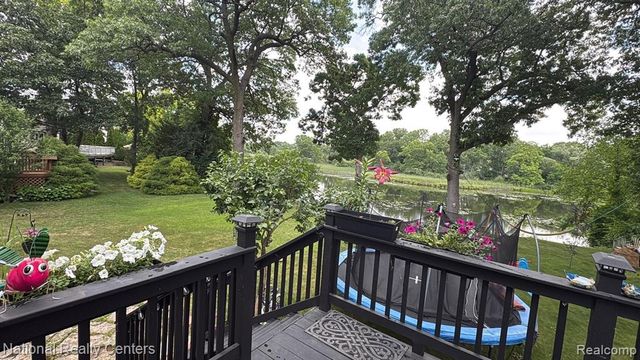 2727 Riverside Drive, Waterford, MI 48329