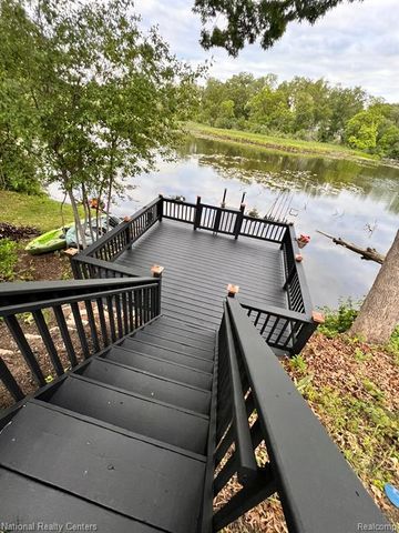 2727 Riverside Drive, Waterford, MI 48329