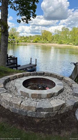 2727 Riverside Drive, Waterford, MI 48329